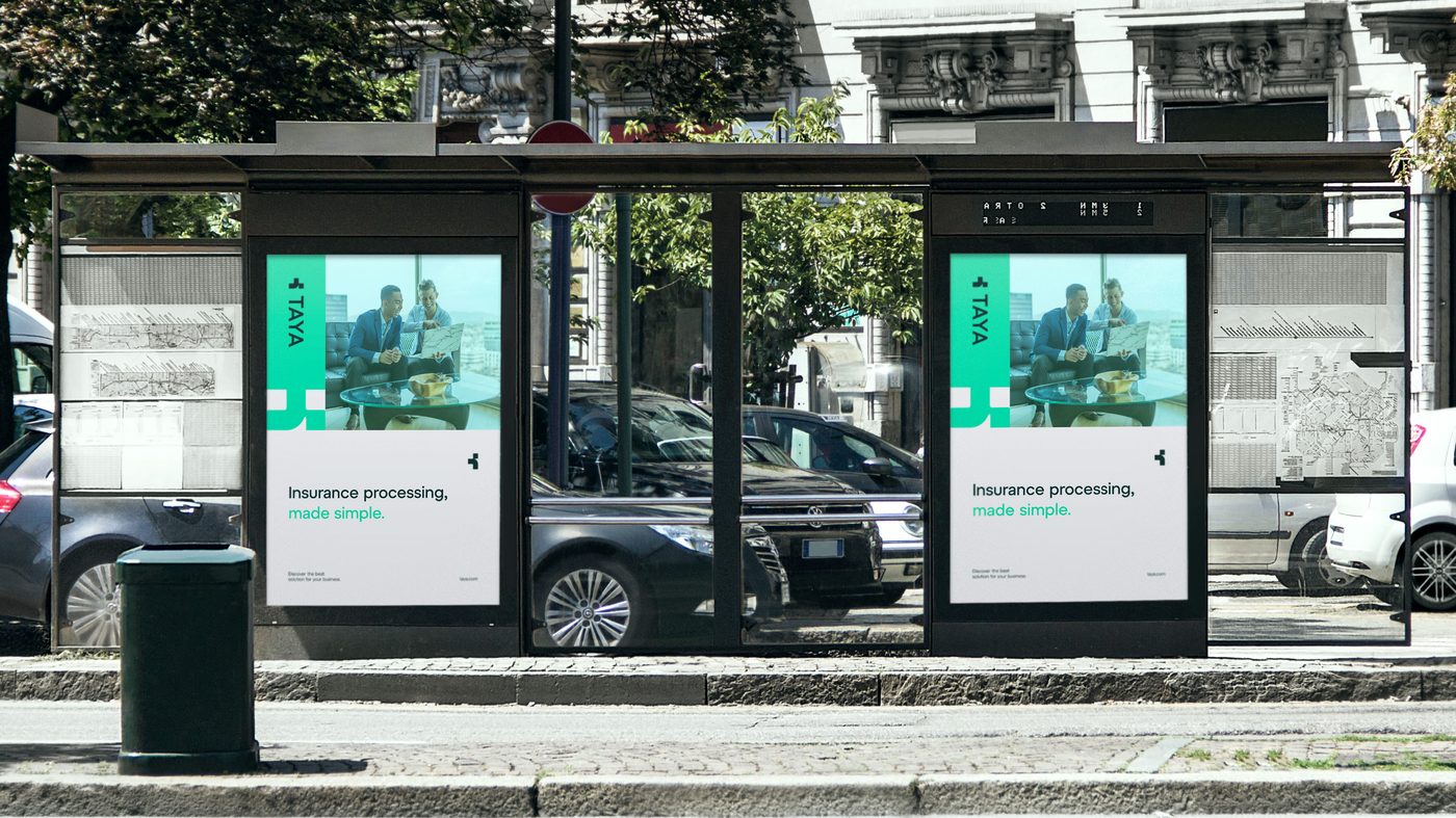 Alternative bus stop OOH, Milan context.