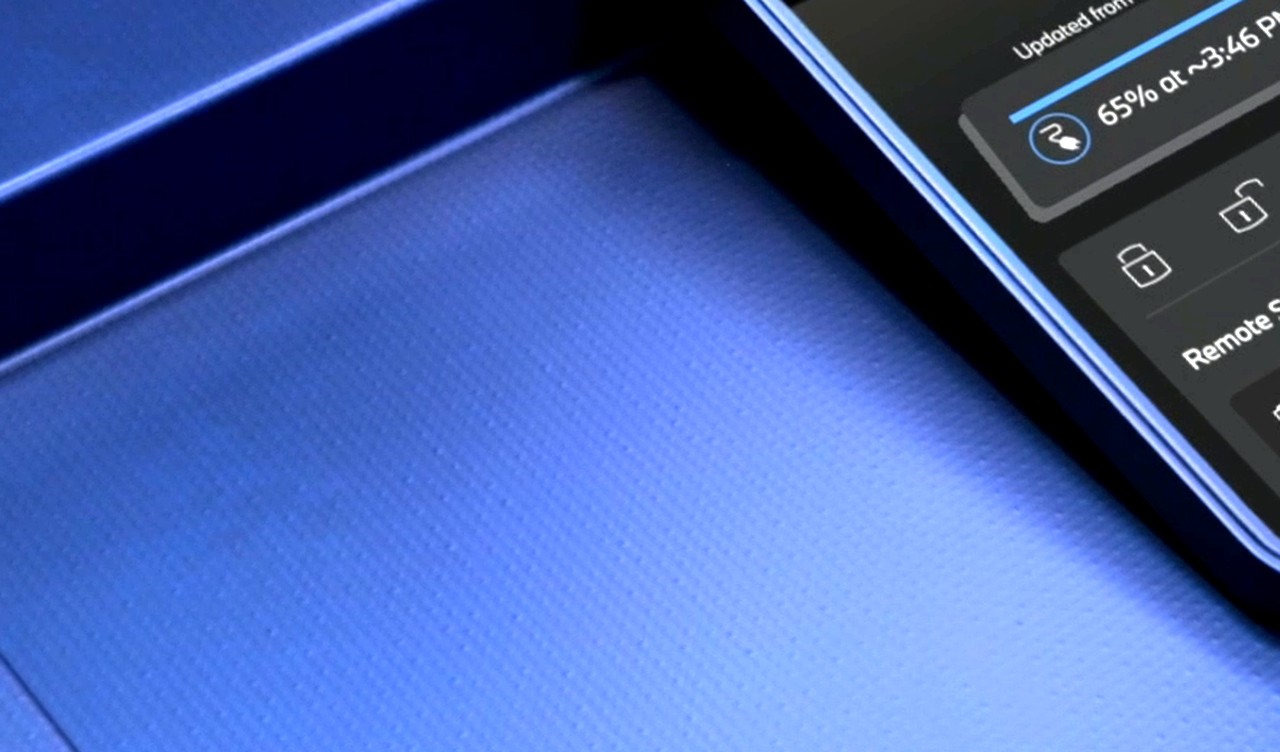 Carbon-fibre weave and BMW gradient on the set behind the interface